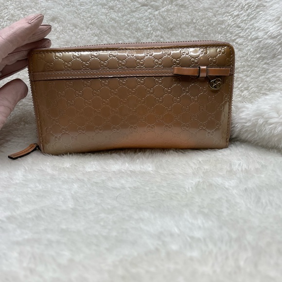 EUC- Gucci zip around long wallet. Approximately 7.5in x 4in - Picture 12 of 12